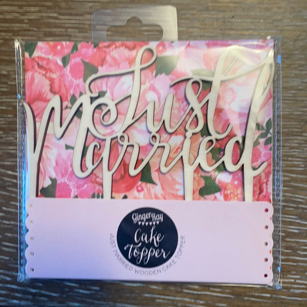 NWT Ginger Ray wood just married cake topper